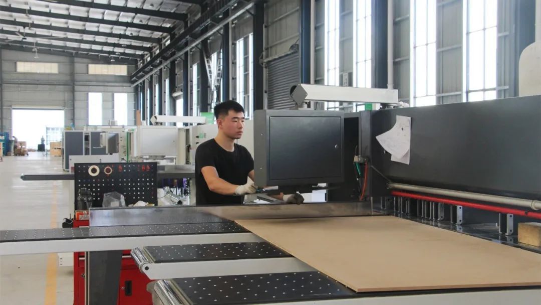 打破国外技术垄断 天门企业实现从卖单品到卖生产线的家具安装转型